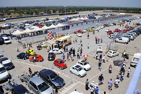 Autodromo di Binetto - Panoramica dall'alto dell'autodromo di Binetto con le vetture tuning e le Fiat 500 storiche